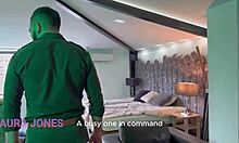 तीन पुरुष इस हॉट होममेड वीडियो में आकर्षक लौरा जोन्स का सामना करते हैं।